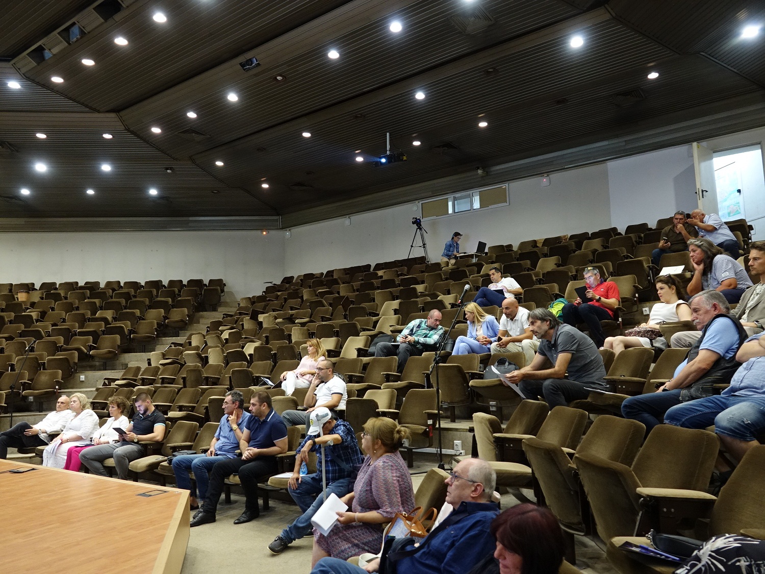 Няма да местят Младежкия дом